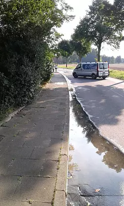 Der Neud&ouml;rnweg auf H&ouml;he Kantstra&szlig;e steht unter Wasser. - &copy; Privat