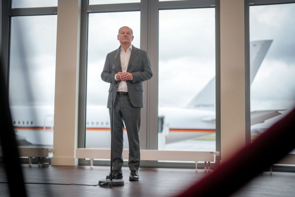 Bundeskanzler Olaf Scholz (SPD) äußert sich vor der Abreise zum G20-Gipfel nach Rio auch zur K-Frage in der SPD. - © Kay Nietfeld/dpa