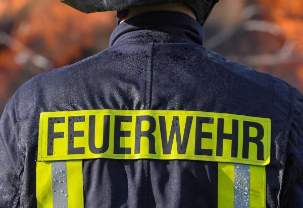 Ein Mitglied einer Freiwilligen Feuerwehr. - © Patrick Pleul/dpa-Zentralbild/dpa/Symbolbild