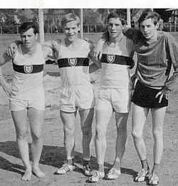 Die siegreiche 4 x 100 Meter Staffel beim Bezirksturnfest 1964: Hans-Herbert Hei&szlig;enberg (v. li.), Stefan Lange, Christoph Schoess und Hans-Georg Pott. - &copy; Repros: Horst Biere / Quelle: TSV