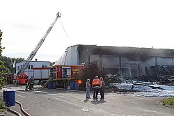 Gro&szlig;brand bei T&ouml;nsmeier unter Kontrolle - &copy; Detmold