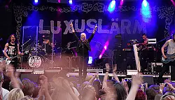 &Uuml;ber 10.000 Besucher feiern am Schieder-See - &copy; Schieder