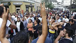 Nach Tumulten: Weiter starke Polizeipräsenz in Herford - © Herford