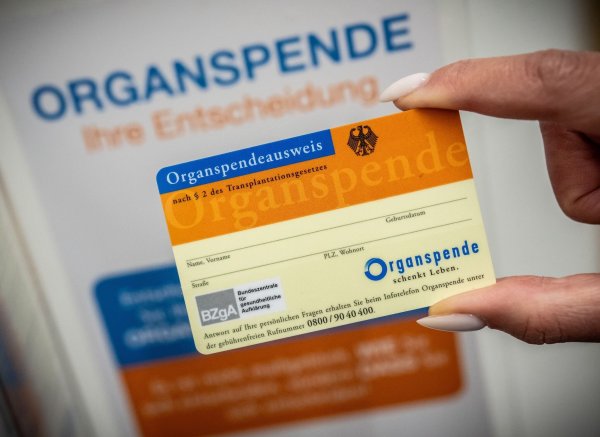 Auf www.organspende-register.de können Menschen ab 16 Jahren dokumentieren, ob sie zu einer Organspende nach dem Tod bereit sind oder nicht. - © Michael Kappeler/dpa