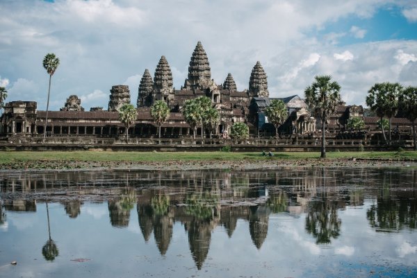 Angkor Wat, die bekannteste Attraktion Kambodschas, zieht viele Besucher an. Ab dem 1. Juli müssen sich Reisende für Kambodscha online registrieren. - © Zacharie Scheurer/dpa-tmn