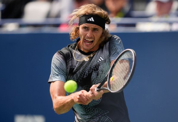 Alexander Zverev konnte sich in drei Sätzen gegen Daniil Medwedew durchsetzen. - © Mark Blinch/The Canadian Press via AP/dpa/Archivbild
