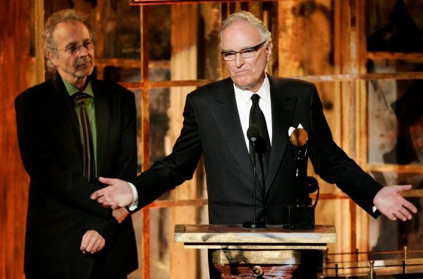 Jerry Moss (r) und Herb Alpert bei ihrer Aufnahme in die Rock and Roll Hall of Fame in New York. - © Jeff Christensem/AP/dpa