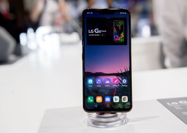 Smartphone LG G8 ThinQ - © Foto: Andrea Warnecke/dpa-tmn