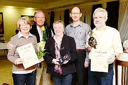 Ehrungen: Renate und Wolfgang Langkafel, Resi Mahr, Vorsitzender Heiko Kapelle und Eberhard Moshage (von links). - &copy; Foto: Gallisch