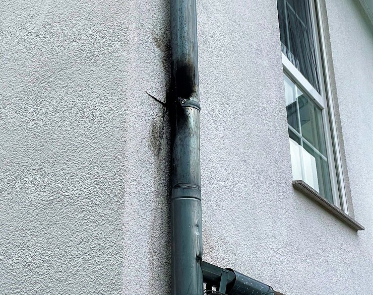 Blitzeinschlag in Pivitsheider Reihenhaus. - © Feuerwehr Detmold