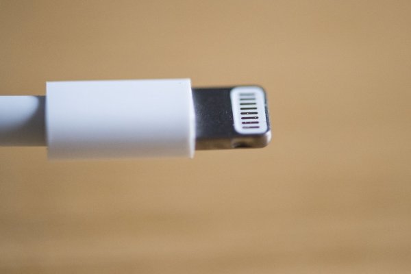 Apple-Kabel - © Foto: Silas Stein/dpa