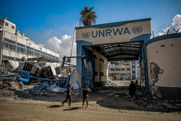 Israel hat einen weiteren Fund gemacht, der auf eine engere Verbindung des UN-Palästinenserhilfswerks UNRWA und der Hamas hindeuten könnte. - © Omar Ishaq/dpa
