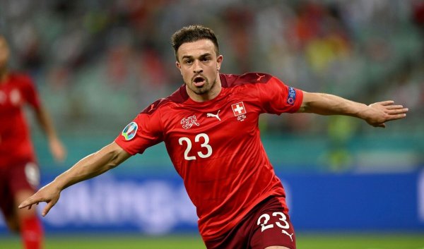 Xherdan Shaqiri aus der Schweiz bejubelt sein Tor zum 3:1 gegen die Türkei. - © Ozan Kose/AFP Pool/dpa