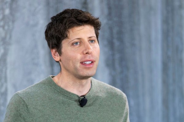 Das von OpenAI-Chef Sam Altman mitgegründete Kryptoprojekt Worldcoin läuft in Deutschland an. - © Stephen Brashear/AP/dpa