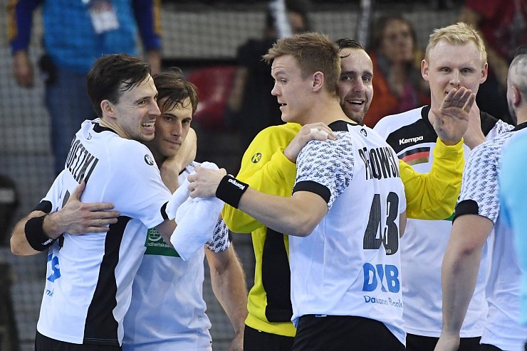 Deutschlands Mannschaft jubelt nach dem Sieg &uuml;ber Ungarn. - &copy; Foto: Marijan Murat