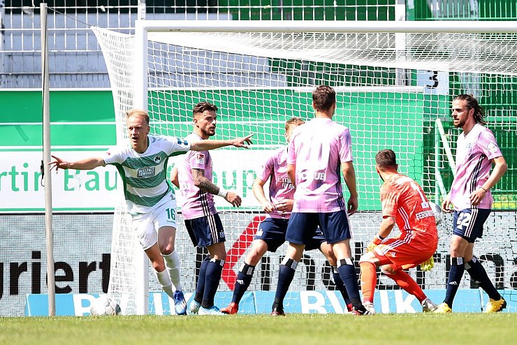 Doppeltorsch&uuml;tze - &copy; Foto: Alexander Hassenstein/Getty - Pool/dpa