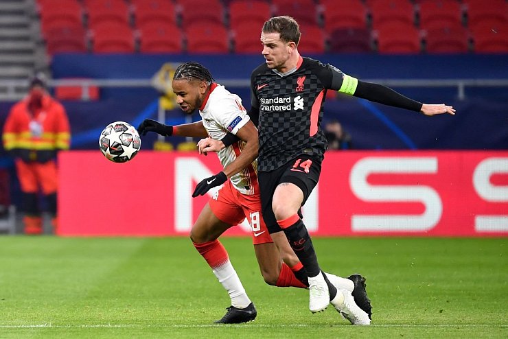 Duell - &copy; Foto: Marton Monus/dpa