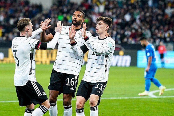 - &copy; Uwe Anspach/dpa