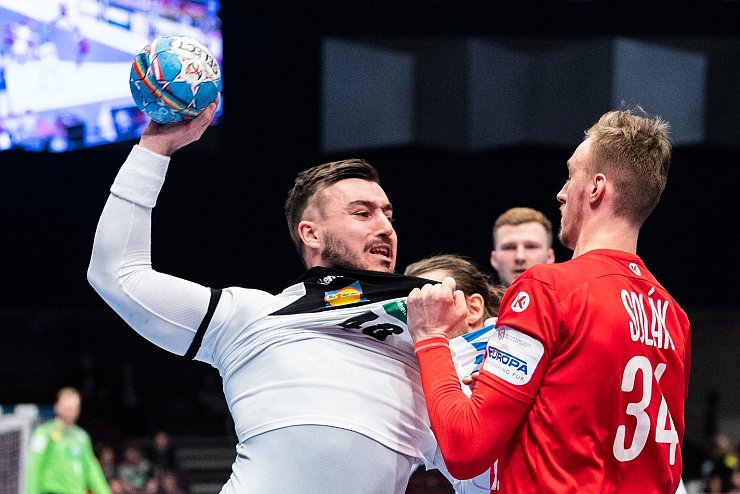 Zugepackt - &copy; Foto: Robert Michael/dpa-Zentralbild/dpa