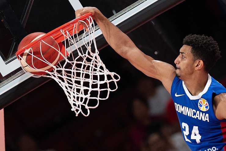 Dunk - &copy; Foto: Swen Pf&ouml;rtner