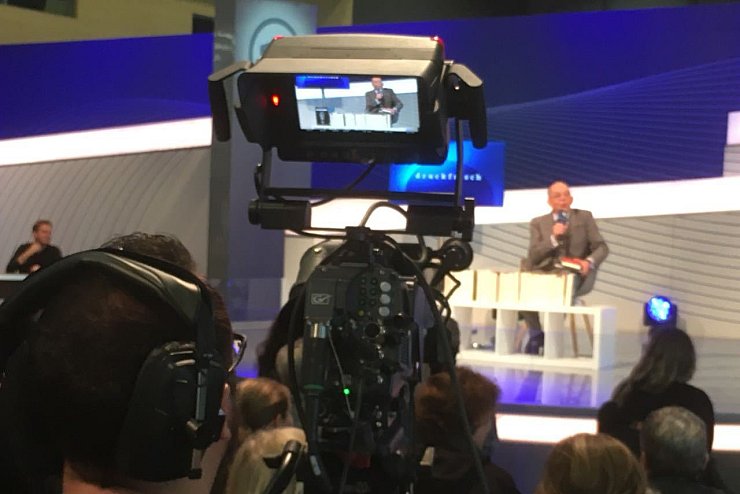 Auf der Frankfurter Buchmesse live bei "druckfrisch". - © Sven Koch