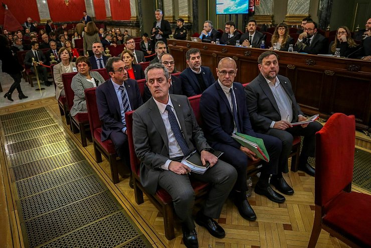 Prozess gegen katalanische Separatistenf&uuml;hrer - &copy; Foto: Emilio Naranjo/EFE Pool via AP/dpa
