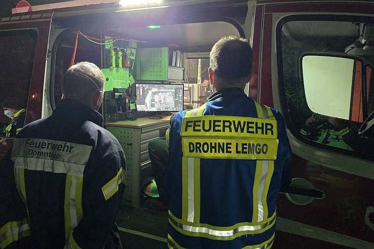 Die Feuerwehr war in Spitzenzeiten mit rund 220 Kräften im Einsatz. - © Feuerwehr Dörentrup