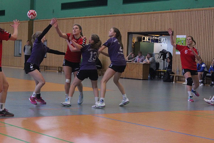 Die Handballerinnen des Hermann-Vöchting-Gymnasiums haben es in die Endrund von "Jugend trainiert für Olympia" geschafft. - © Dominic Behde