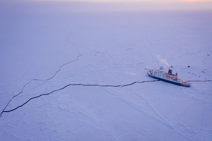 Ablösung für «Polarstern»-Forscher unterwegs - © Foto: Manuel Ernst/Alfred-Wegener-Institut, Helmhol/dpa