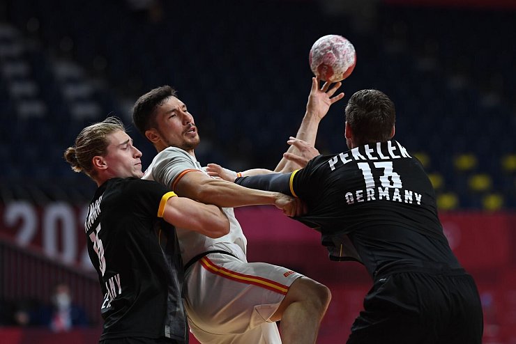 Abwehr - &copy; Foto: Swen Pf&ouml;rtner/dpa