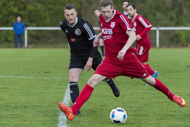 Im Lipperderby muss der RSV Barntrup eine bittere 0:1-Heimniederlage vor rund 200 Zuschauern gegen den Blomberger SV einstecken. - © Egon Penner