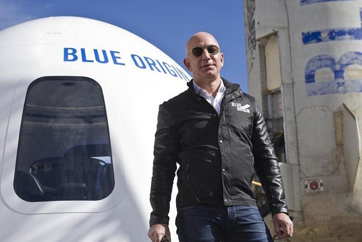 Jeff Bezos - © Foto: Chuck Bigger/Space Symposium via ZUMA Wire/dpa