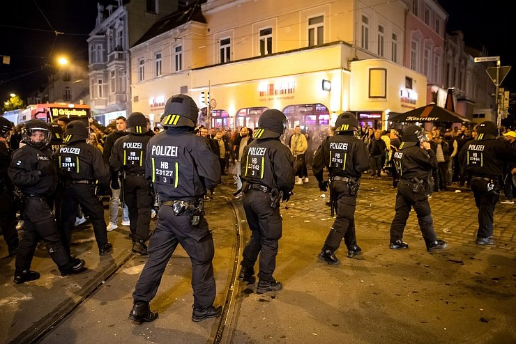 Randale - &copy; Foto: Sina Schuldt/dpa