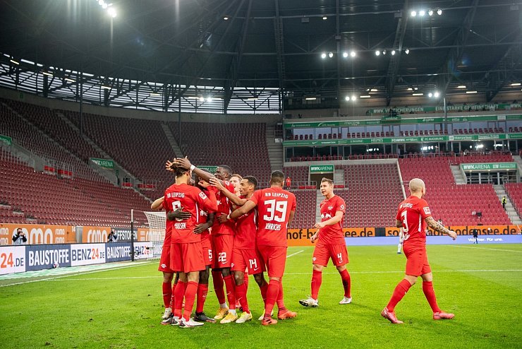 Spitzenspiel - &copy; Foto: Matthias Balk/dpa