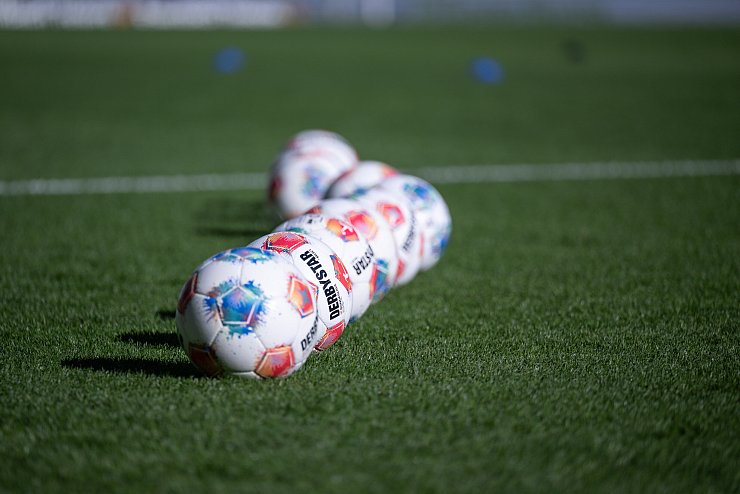 18.10.2025, Fussball, 2.Liga, Saison 2024/2025, SC Paderborn 07 - DSC Arminia Bielefeld, Spielball,
Foto: Teresa Kroeger - © Teresa Kroeger