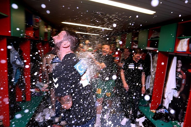 - &copy; Ronny Hartmann/dpa