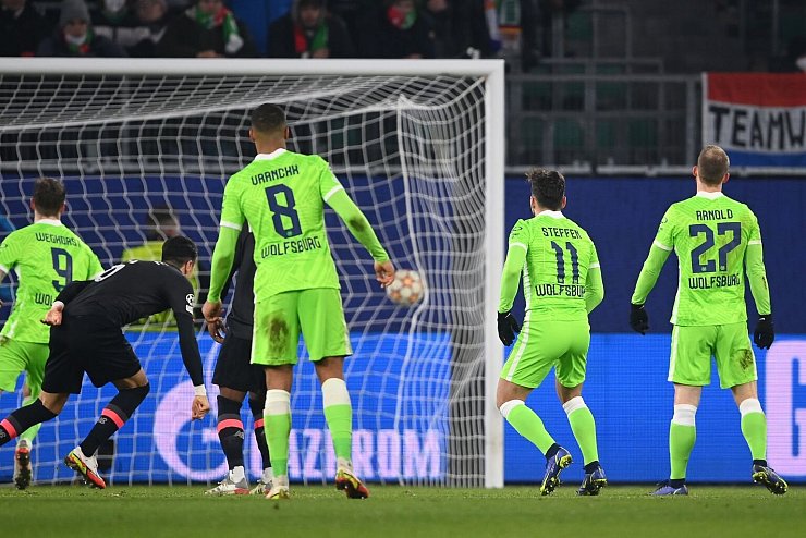 Ehrentreffer - &copy; Foto: Swen Pf&ouml;rtner/dpa