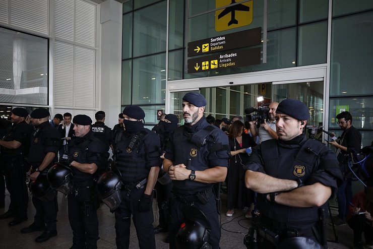 Polizei - &copy; Foto: Emilio Morenatti/AP/dpa