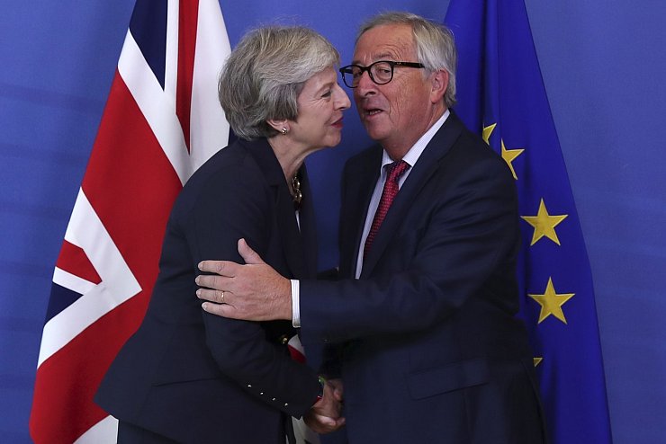 May und Juncker - © Foto: Francisco Seco/AP