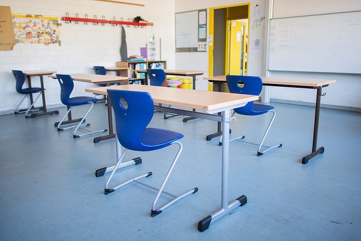 Klassenraum - &copy; Foto: Julian Stratenschulte/dpa