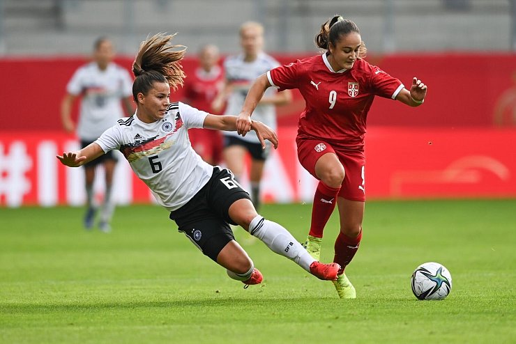 Zweikampf - &copy; Foto: Hendrik Schmidt/dpa-Zentralbild/dpa