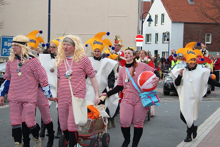 Rosenmontagsumzug in Lage - &copy; Cordula Gr&ouml;ne