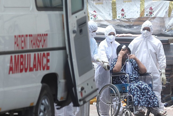 Corona-Patientin in Mumbai - &copy; Foto: Rafiq Maqbool/AP/dpa