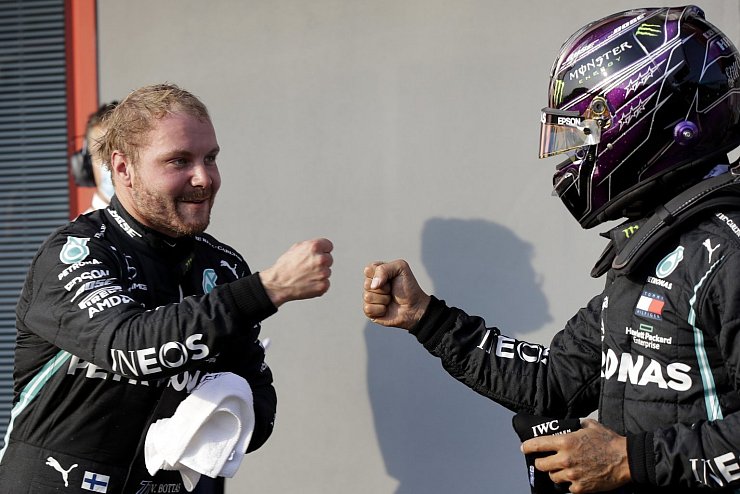 Team-Kollegen - © Foto: Luca Bruno/AP Pool/dpa