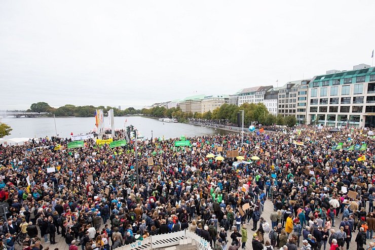 Klimastreik am Jungfernstieg in Hamburg - © Foto: Christian Charisius