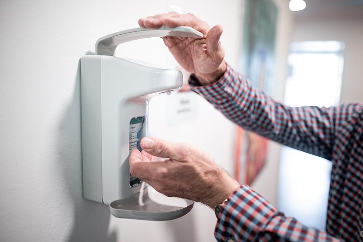 Desinfektion - &copy; Foto: Fabian Strauch/dpa