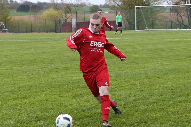 Bega Humfeld gegen Almenia - © Paul Cohen