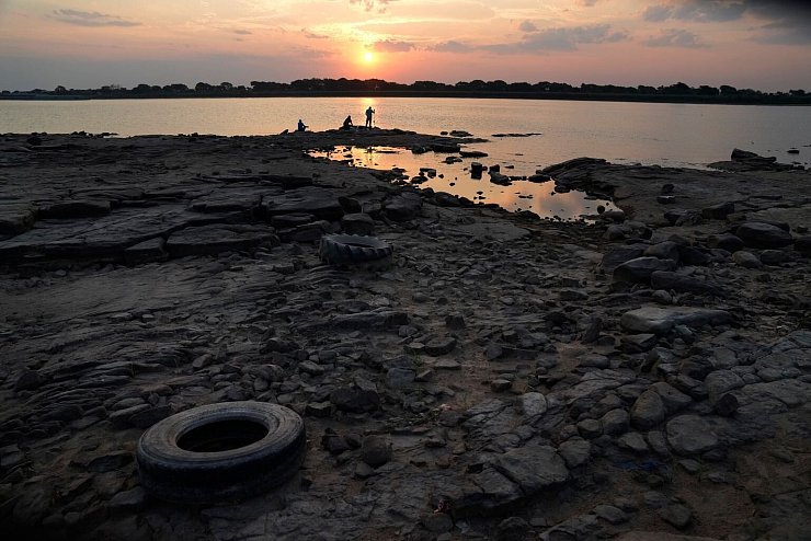 Wasserpegel sinkt - &copy; Foto: Jorge Saenz/AP/dpa