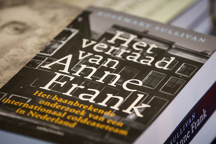 Buch - &copy; Foto: Sem Van Der Wal/ANP/dpa