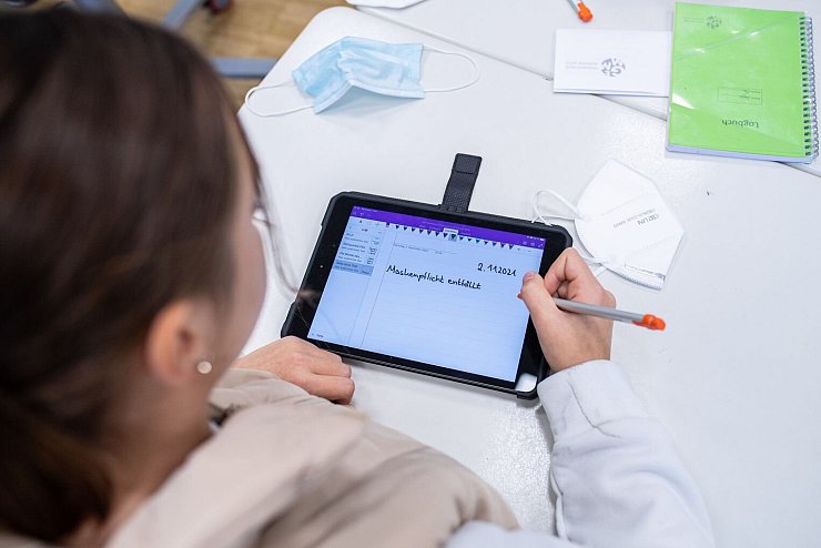 Digitale Schulen - &copy; Foto: Guido Kirchner/dpa